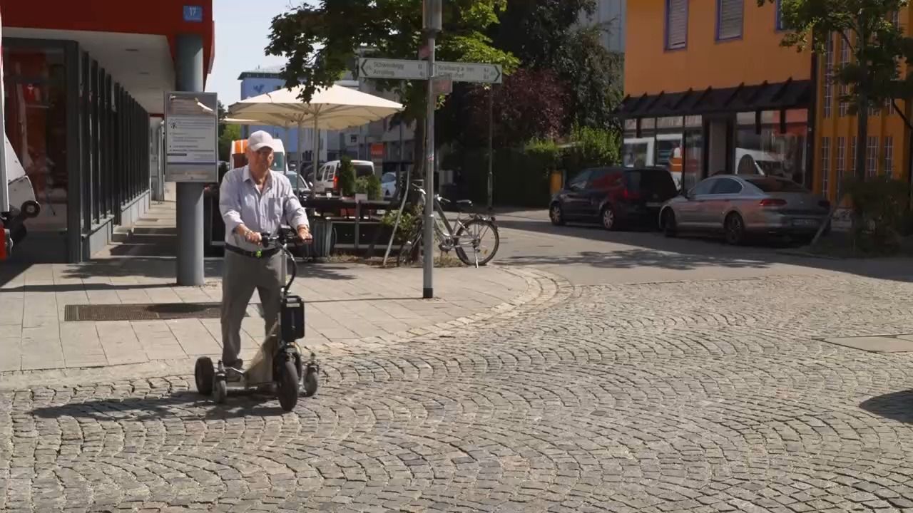 Video: Rollator der Zukunft? 80-Jähriger entwickelt Elektro-Gefährt