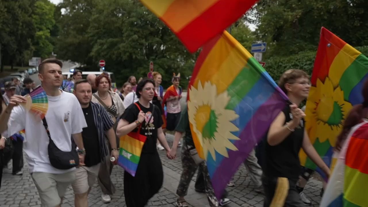 Video: Innere Sicherheit: Härteres Vorgehen gegen Extremisten?