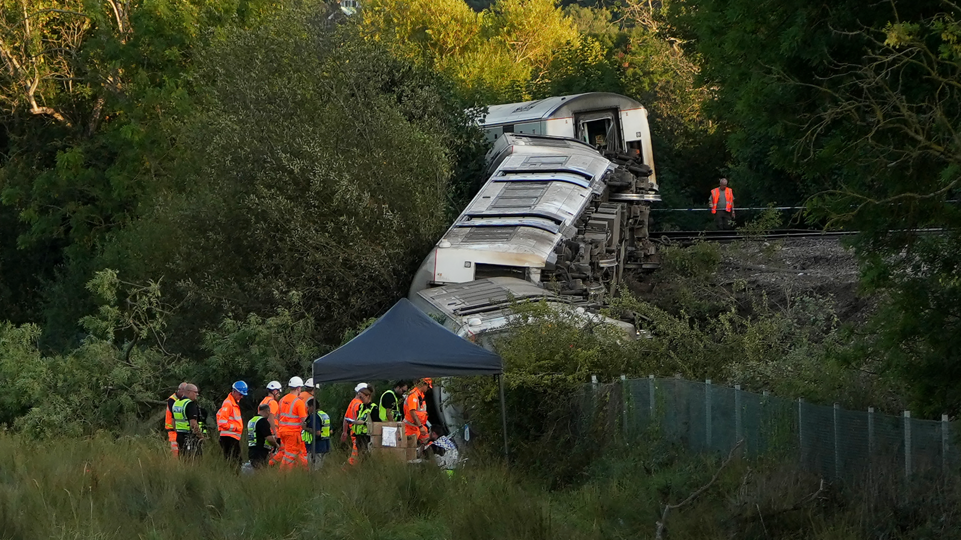 Video: Verletzte bei Zugunglück in England
