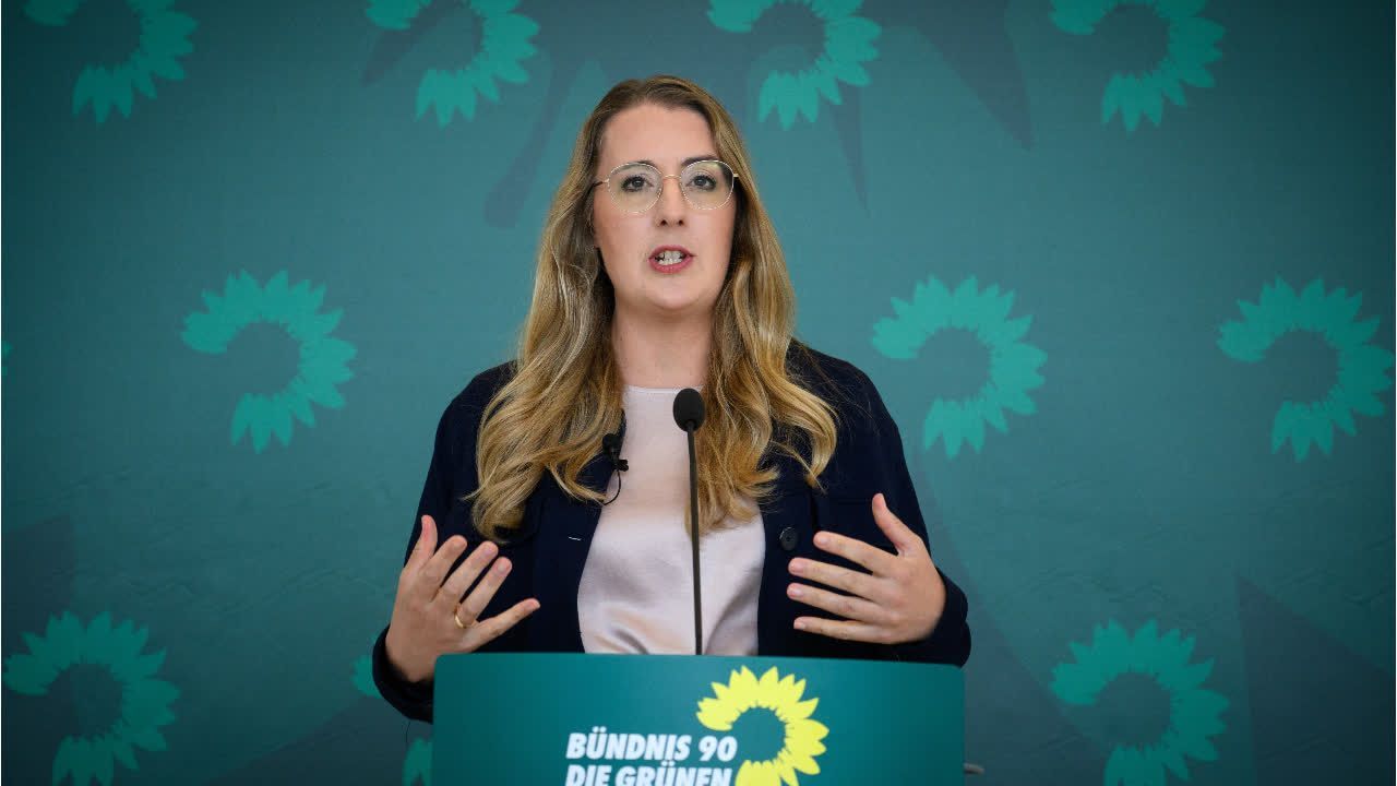 Video: Grüne werfen Regierung Spritpreis-Abzocke vor
