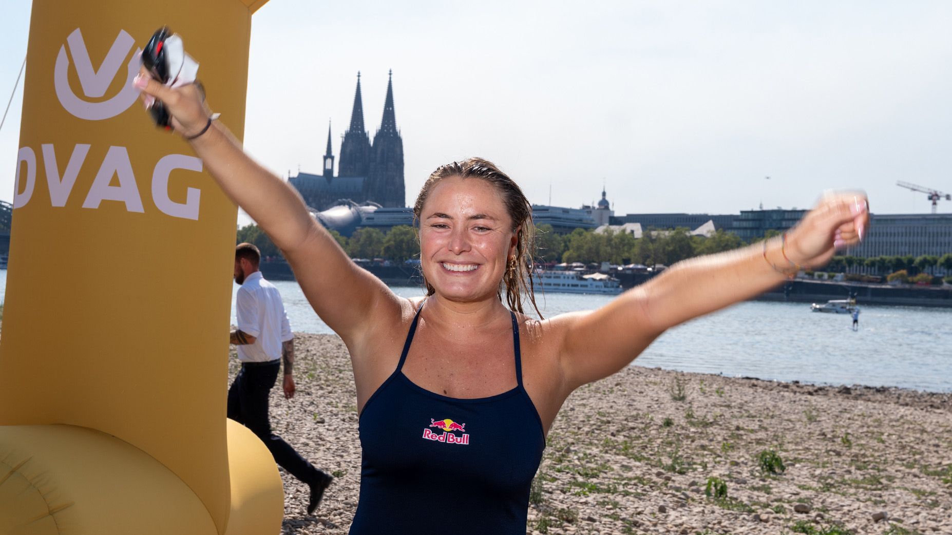 Video: Schwimm-Challenge für einen guten Zweck