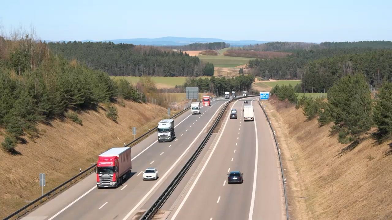 Video: Niedrigwasser in Bayern: LKW dürfen sonntags und feiertags fahren