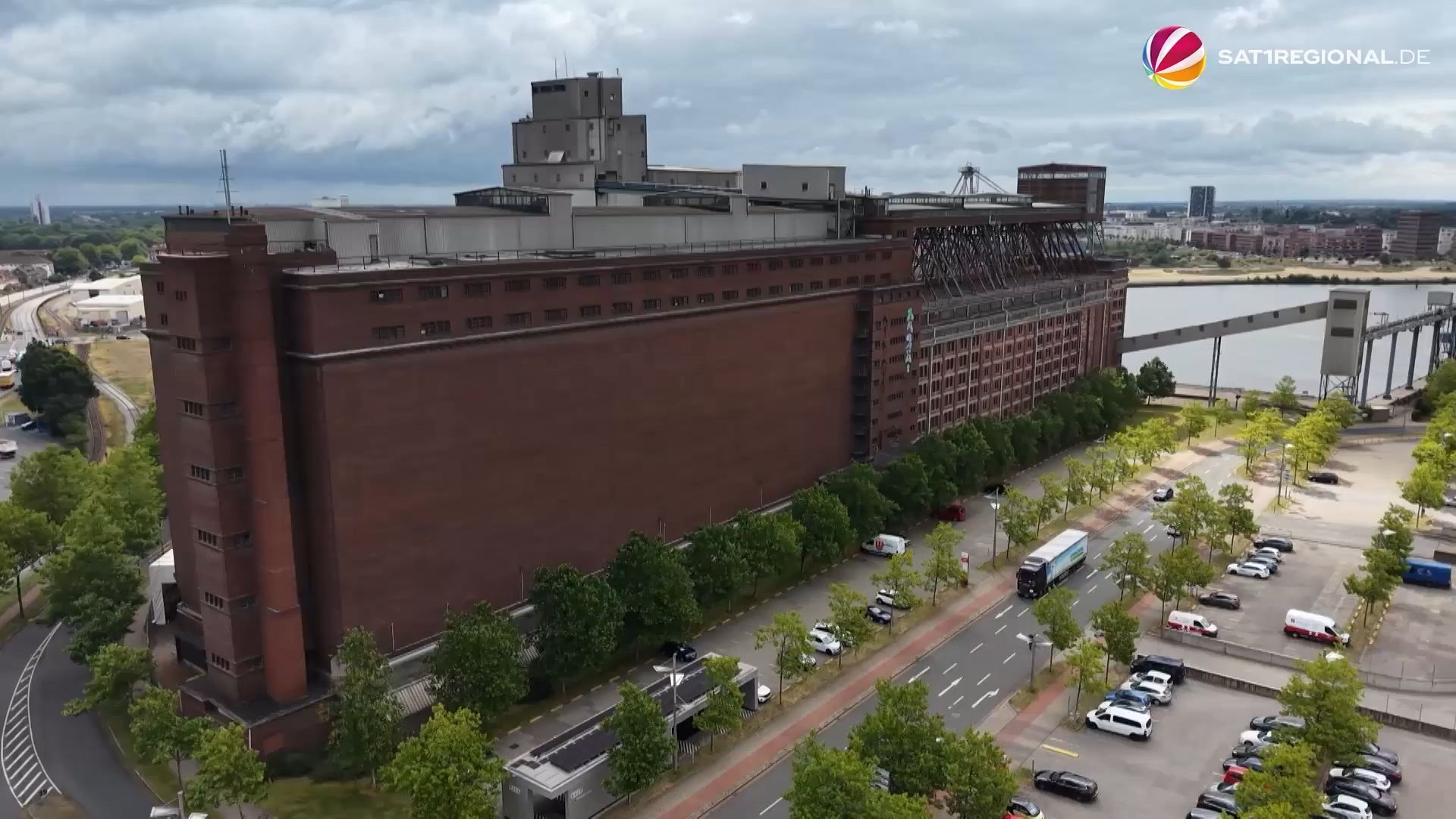Video: "Koloss von Gröpelingen": Ein Blick hinter die Kulissen des Backsteingebäudes in Bremen
