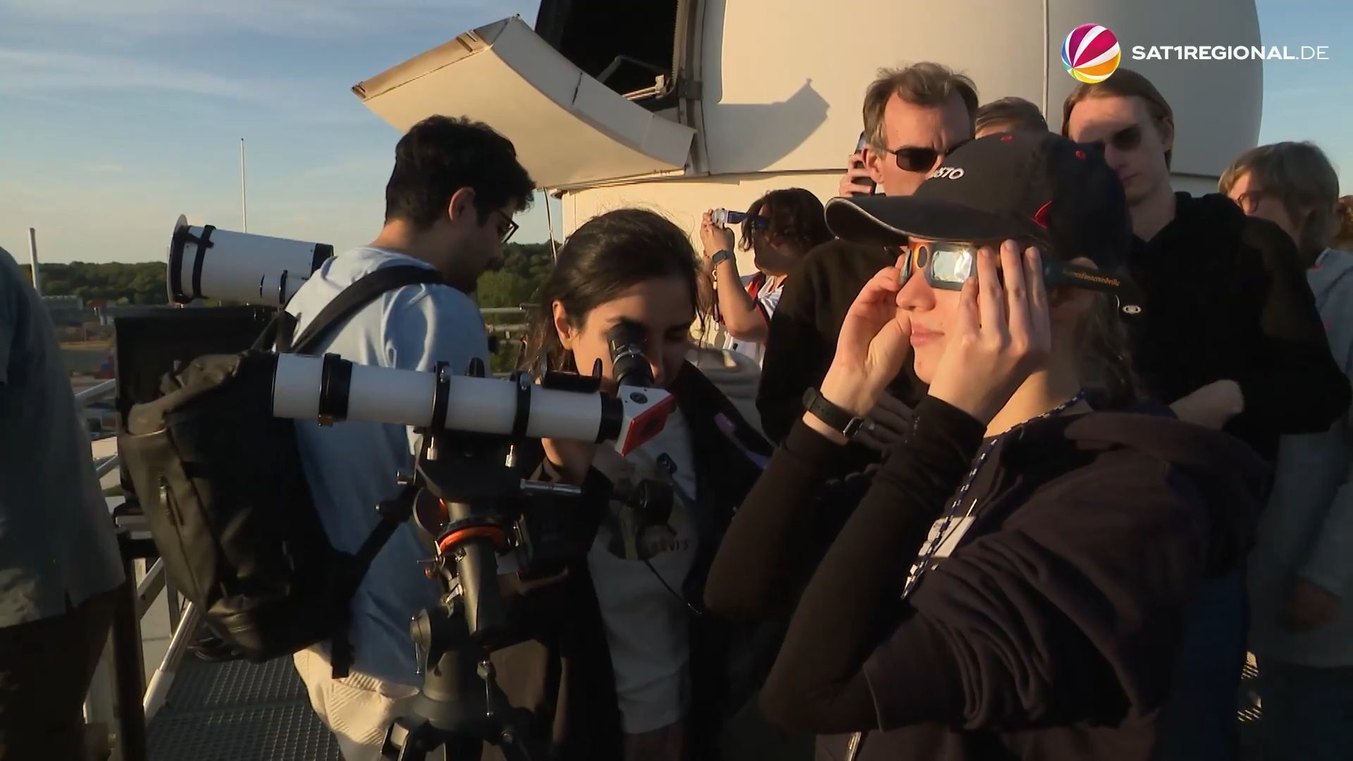 Video: Sonnenfinsternis: Sternwarte der HAW Kiel zieht Schaulustige an