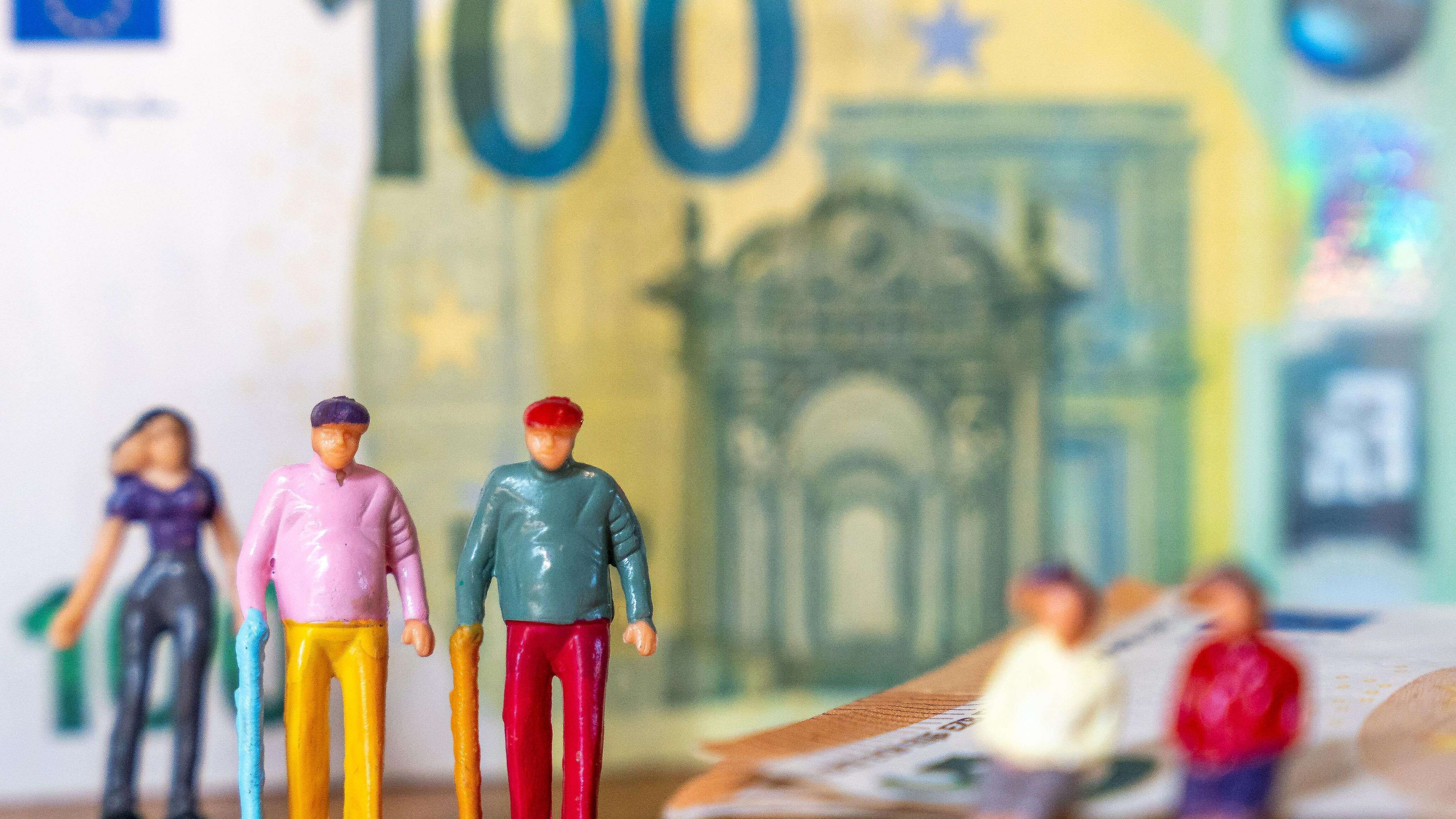 Video: Pflegeversicherung drohen Milliardenlöcher
