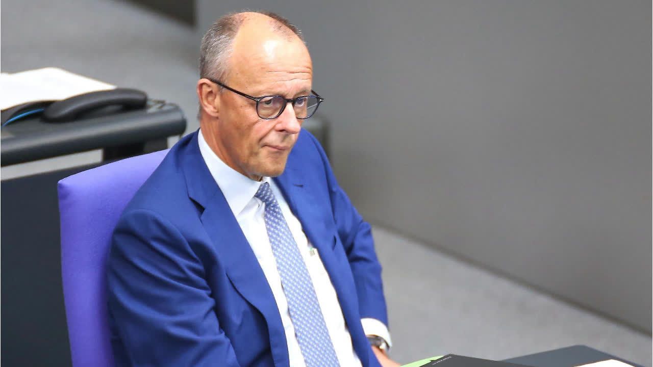 Video: Mehrheit lehnt Merz als Kanzler ab