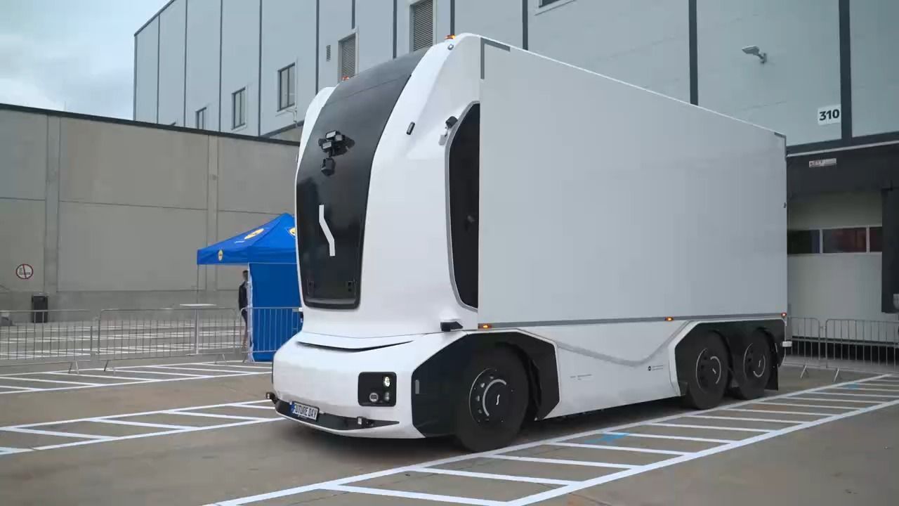 Video: Autonome LKW ohne Fahrer: Wann fahren sie auf Bayerns Straßen?