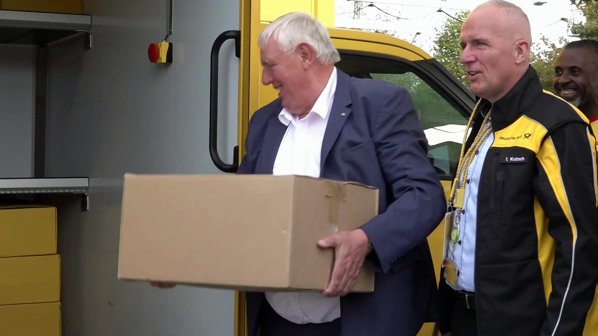 Video: Wie schwer dürfen Pakete sein?