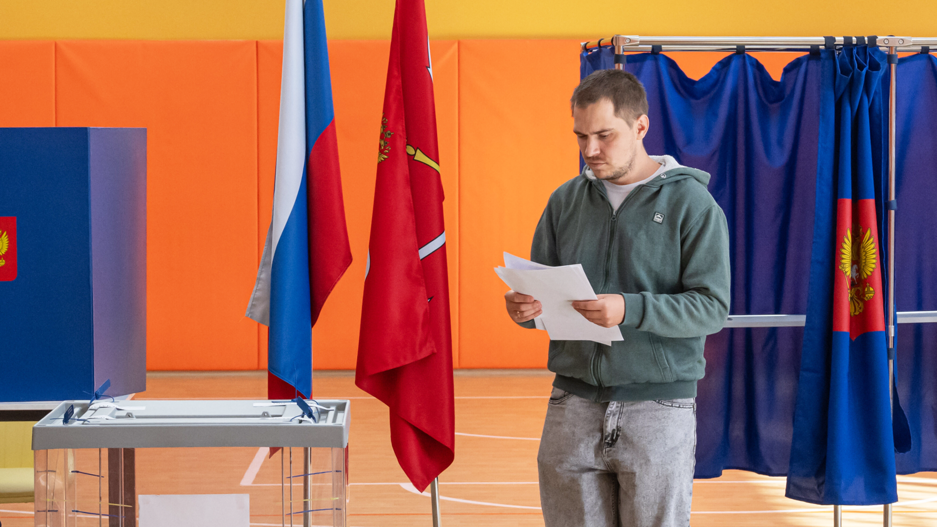 Video: Angriffe vor Putins Wahl-Farce