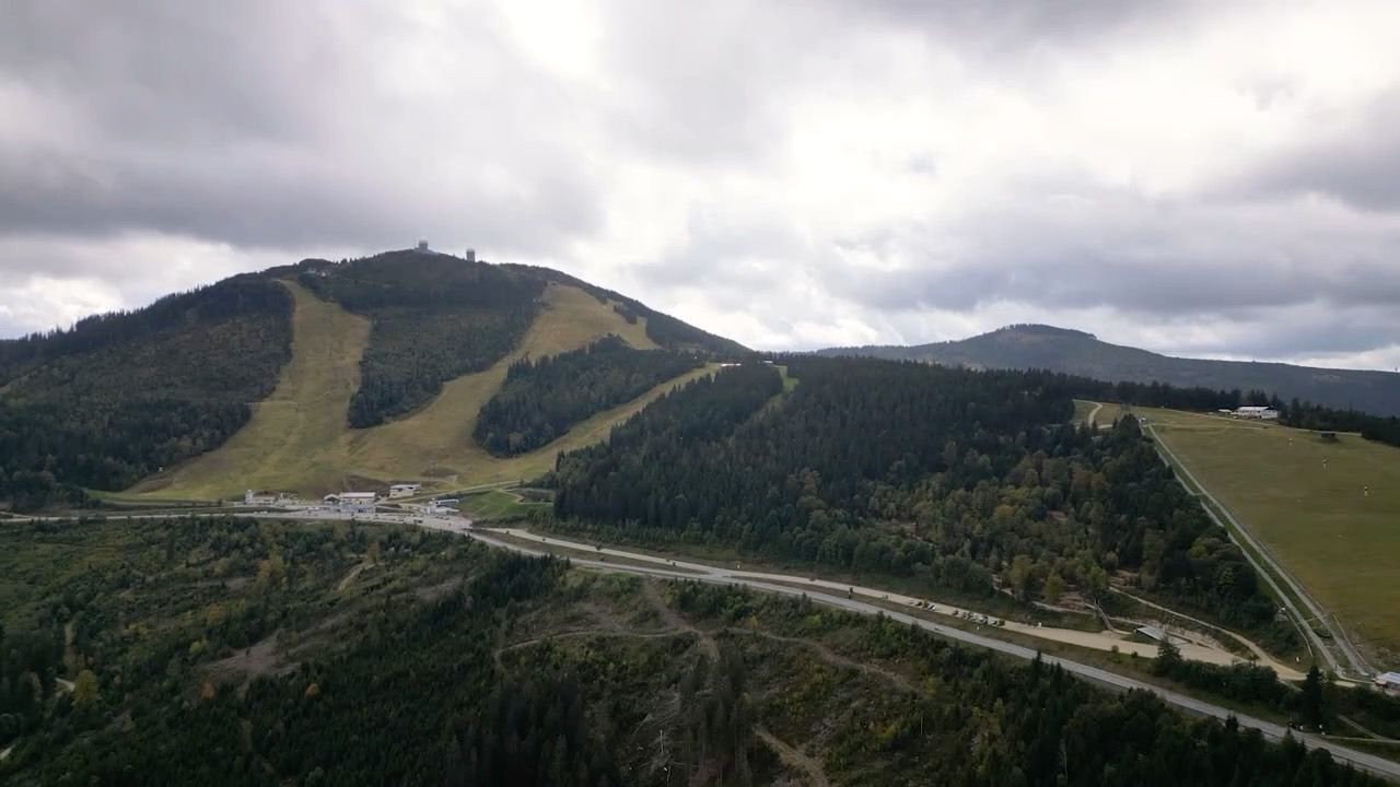 Video: Herbststimmung in Bayern: Mystische Aussichten am Großen Arber