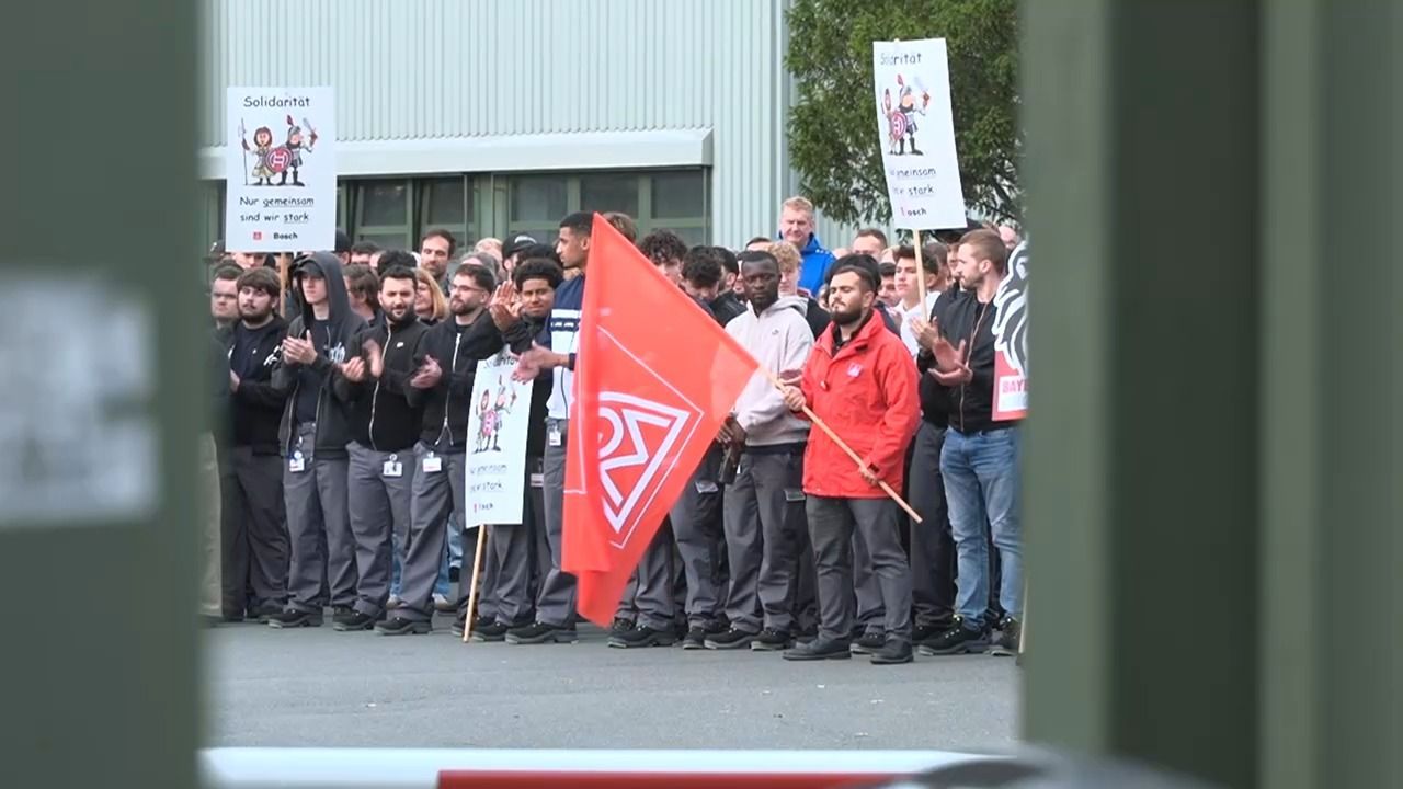 Video: Angst um Arbeitsplätze: Bayerns Industrie kämpft mit Stellenabbau