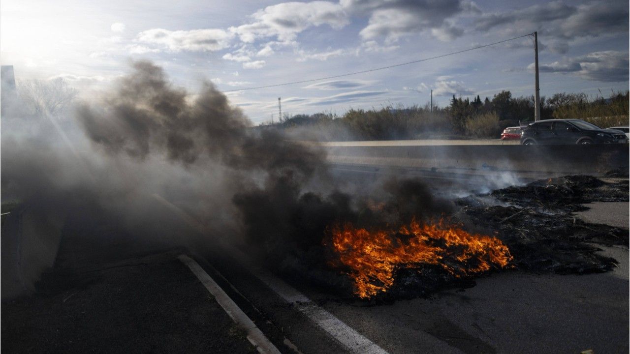 Feuer-auf-der-A2-Bauern-protestieren-gegen-Mercosur-Deal