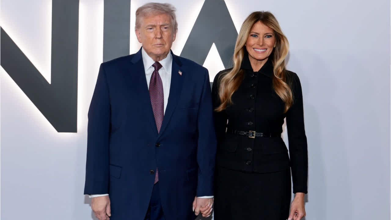 Selten-Melania-und-Donald-Trump-Hand-in-Hand