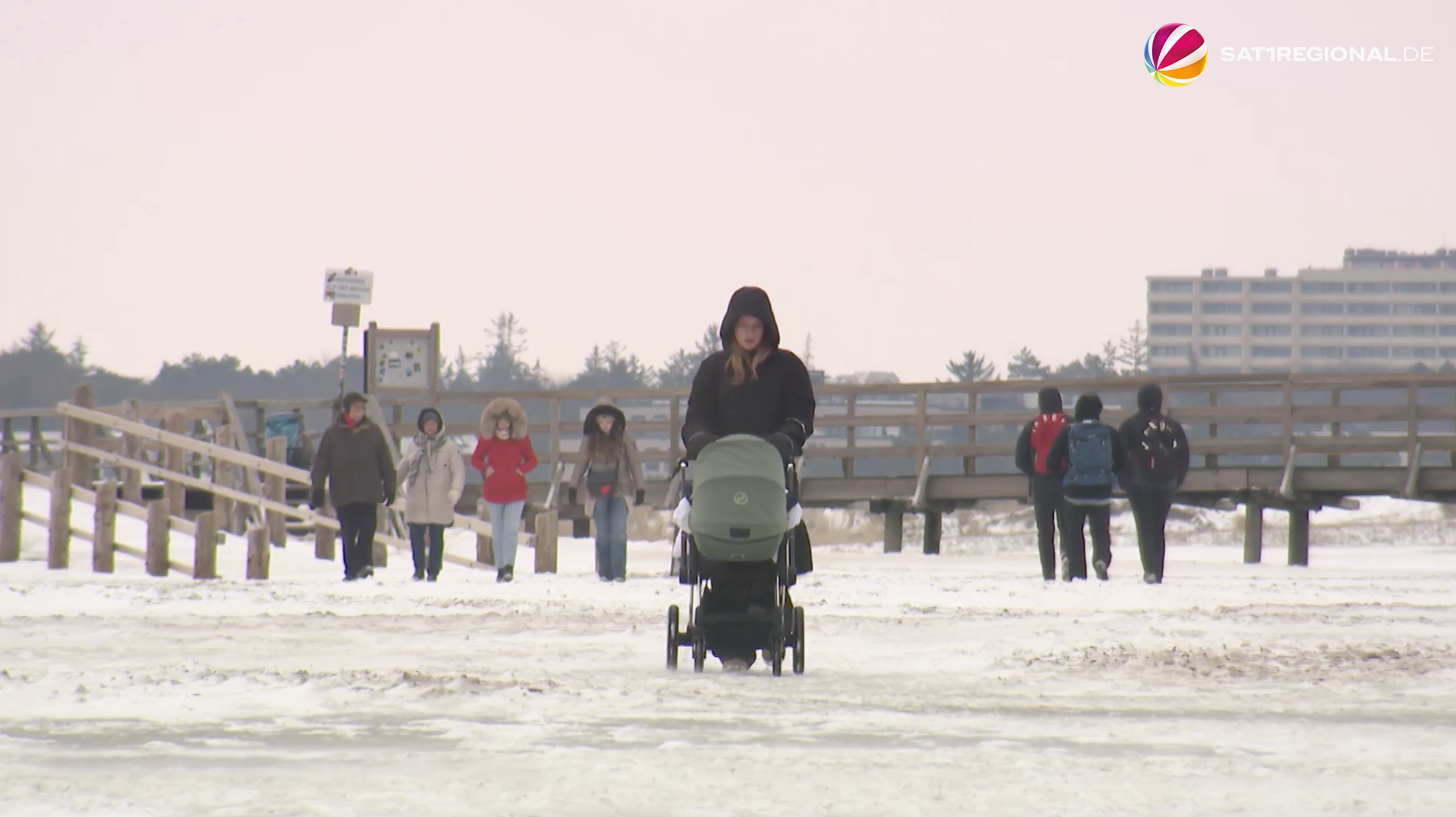 Video: Winterwetter: Touristen strömen nach Sankt Peter-Ording