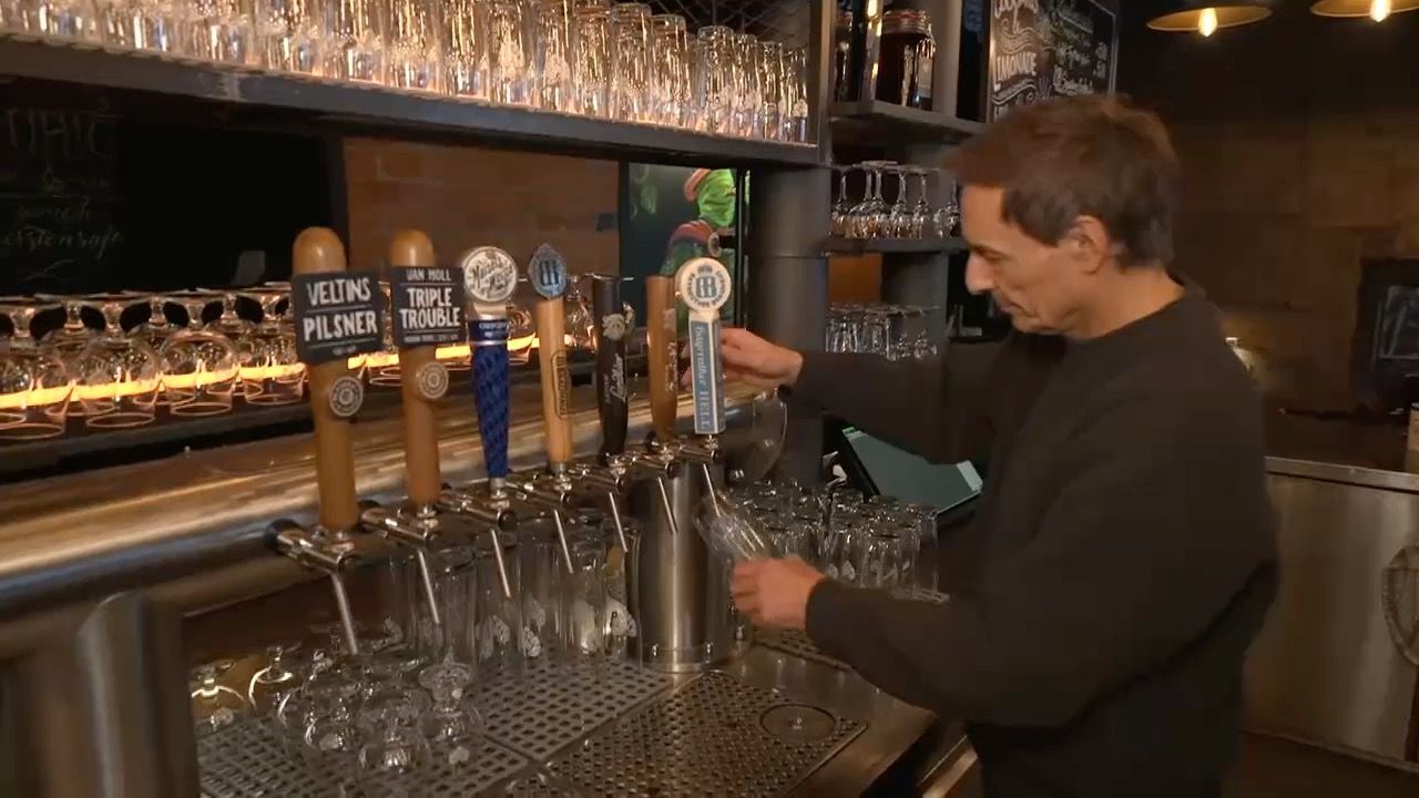 Video: Bayerns Brauereien unter Druck: Bierabsatz sinkt trotz neuer Trends