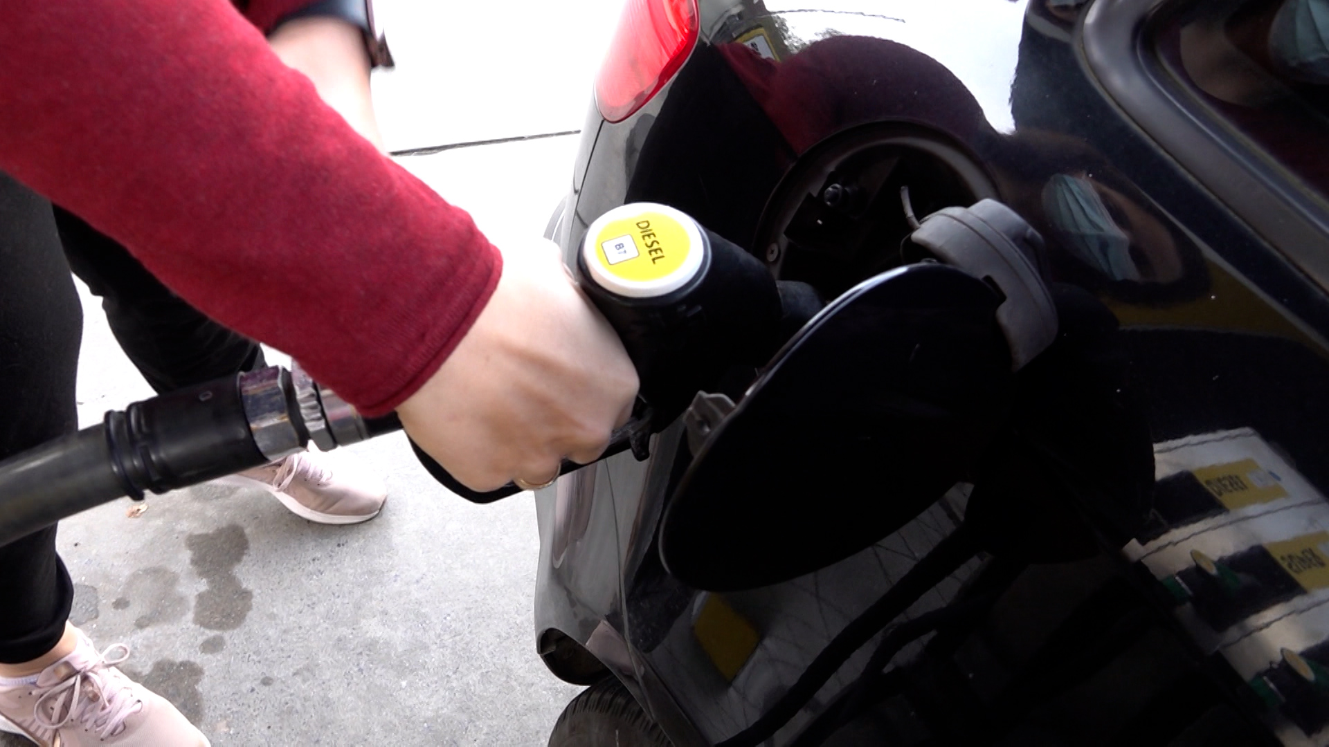 Video: Kraftstoff- und Nahverkehrspreise steigen in NRW