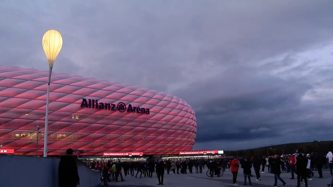 Video: Verdi-Streik und DFB-Pokal: Wie ist die Stimmung vor FC Bayern-Spiel?