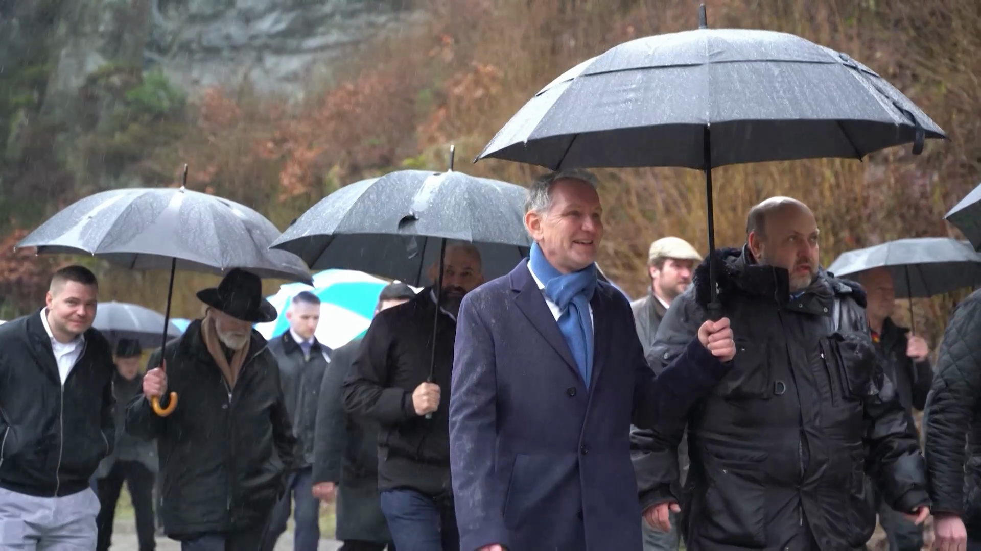 Video: Richtungsentscheidung bei AFD in NRW: Höcke zu Besuch
