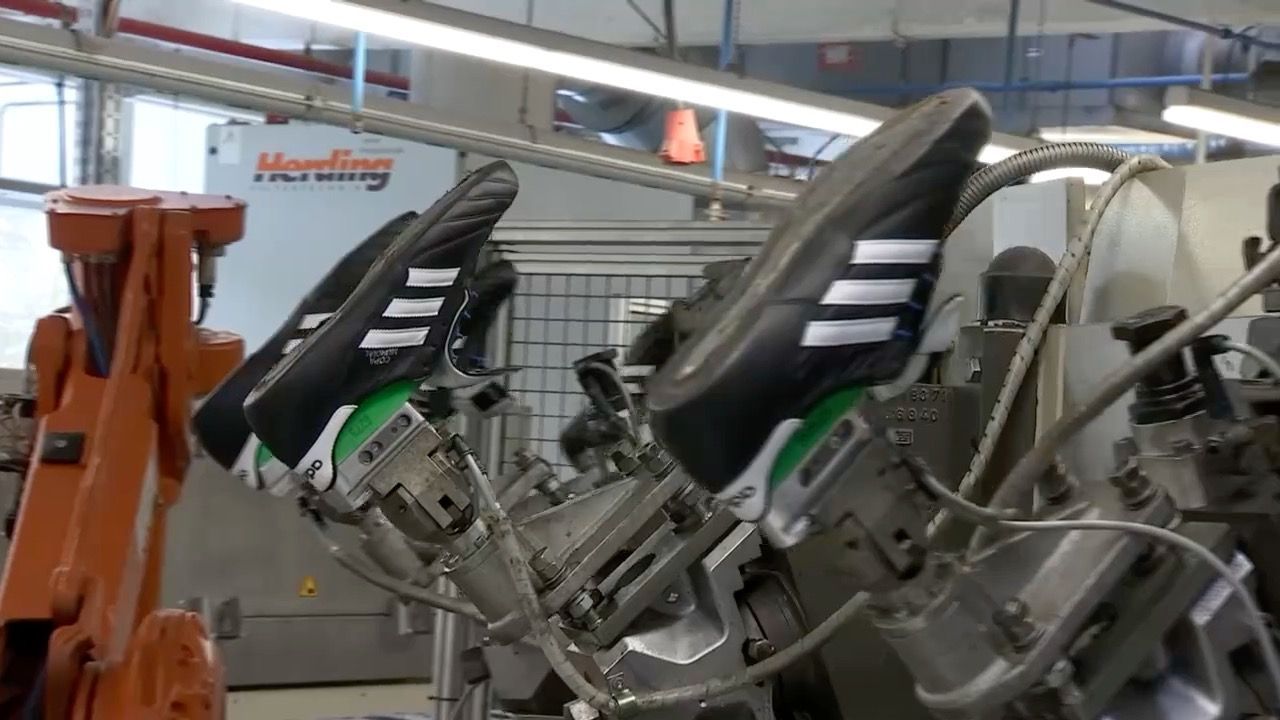 Video: Adidas: Umsatzplus von zwei Milliarden Euro geplant