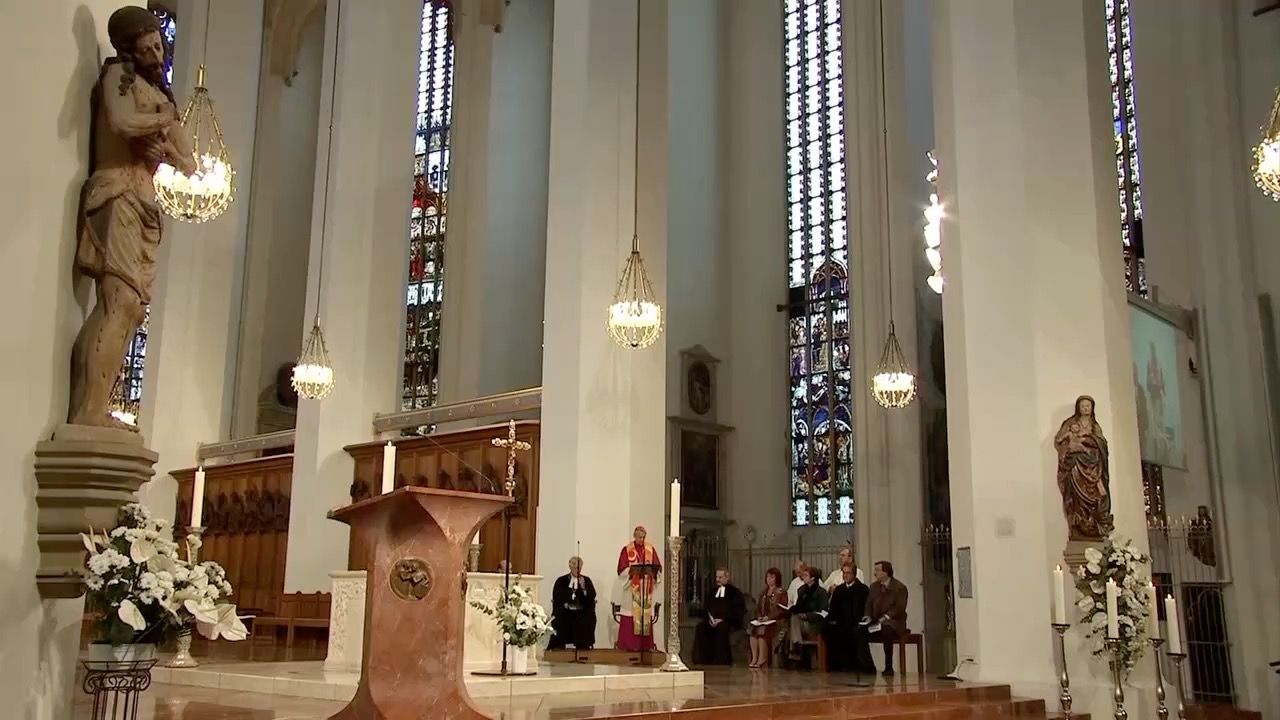 Video: Kirchenaustritte in Bayern: Zehntausende verlassen Kirchen