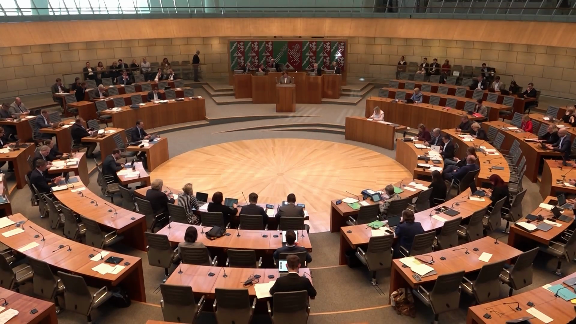 Video: Diskussion um Social Media Verbot