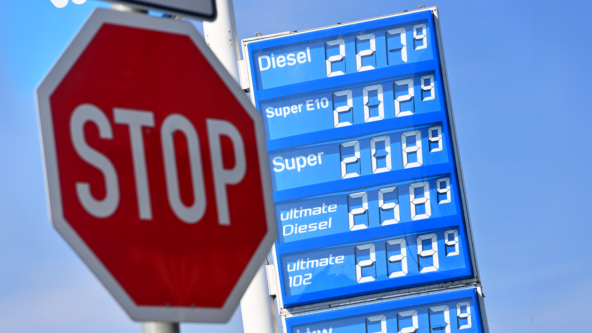 Video: Klingbeil fordert Tankpreisdeckel