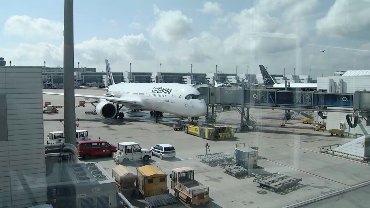Video: Mit dem Flugzeug in den Osterurlaub: Was Reisende jetzt beachten sollten