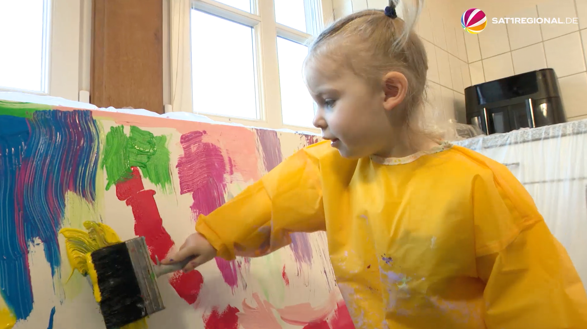 Video: 3-Jährige aus Twistringen begeistert mit eigener Kinderkunstausstellung