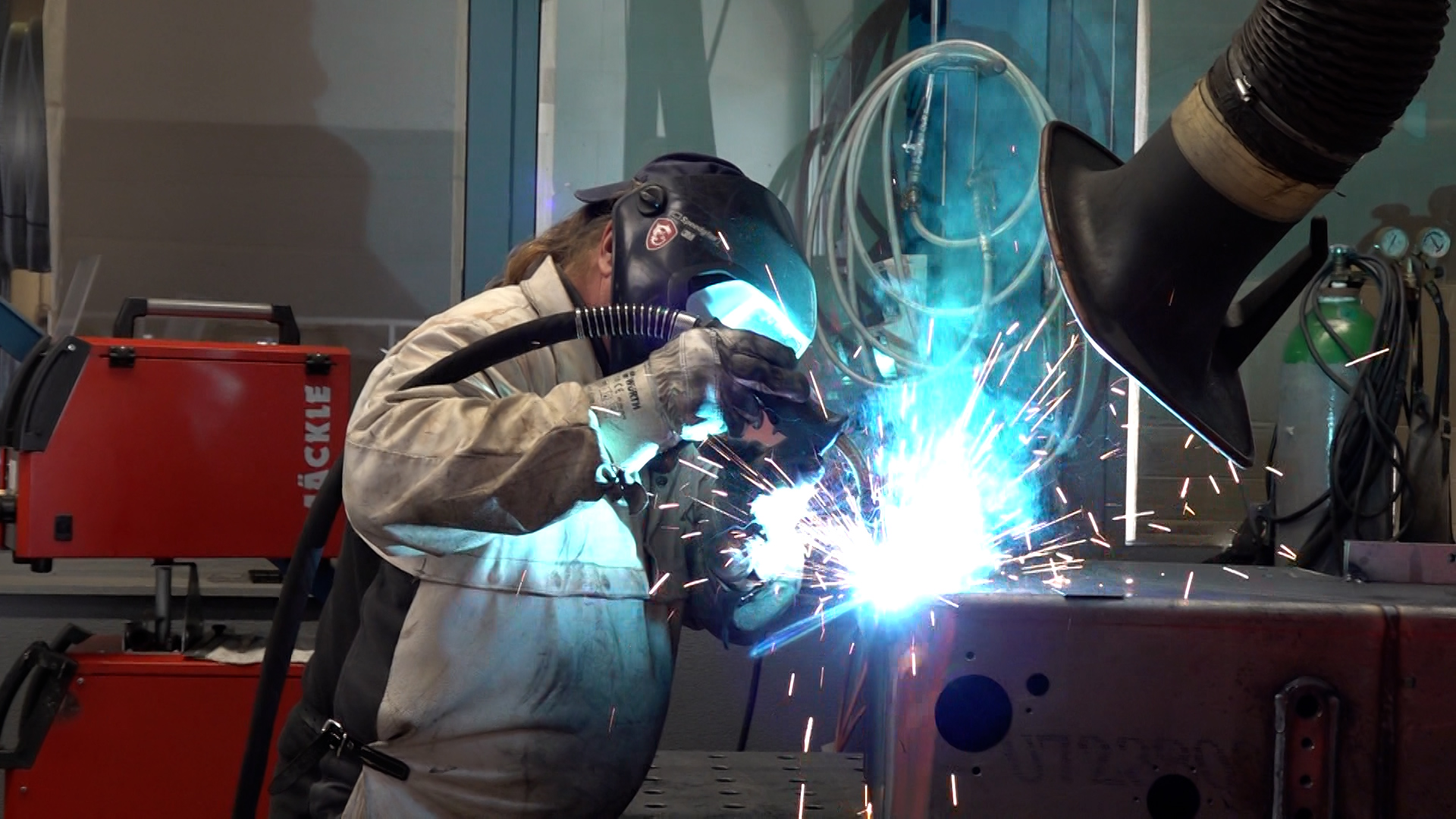 Video: Trotz 1,3 Prozent Wirtschaftswachstum: 1/3 der Firmen in OWL planen Jobabbau