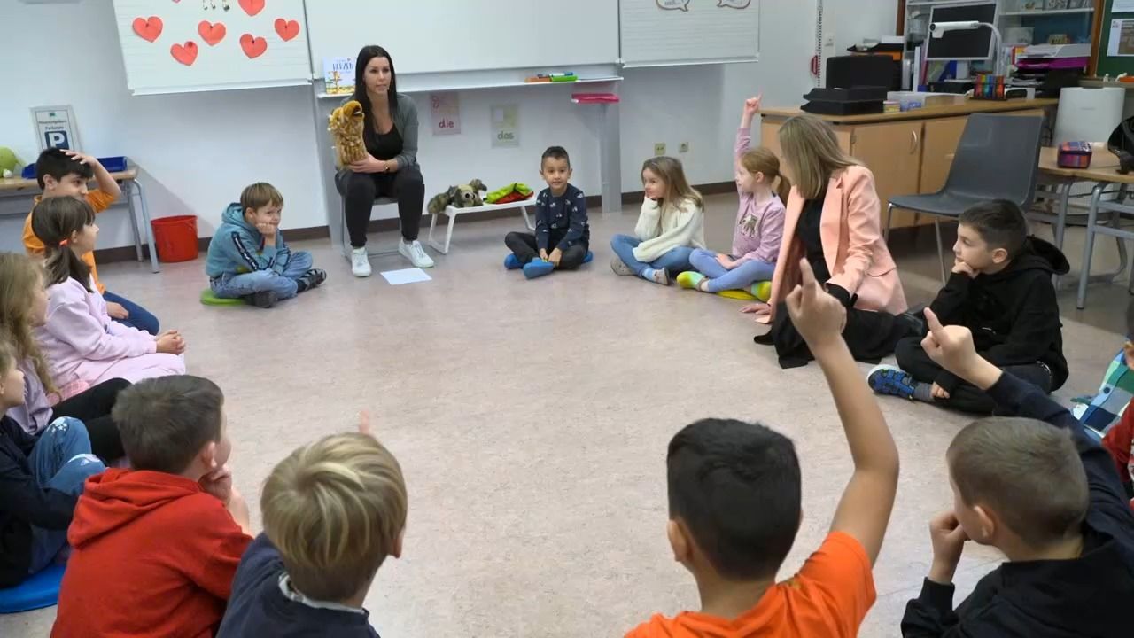 Video: Sechs zusätzliche Stunden: Mehr Unterricht in Bayerns Grundschulen