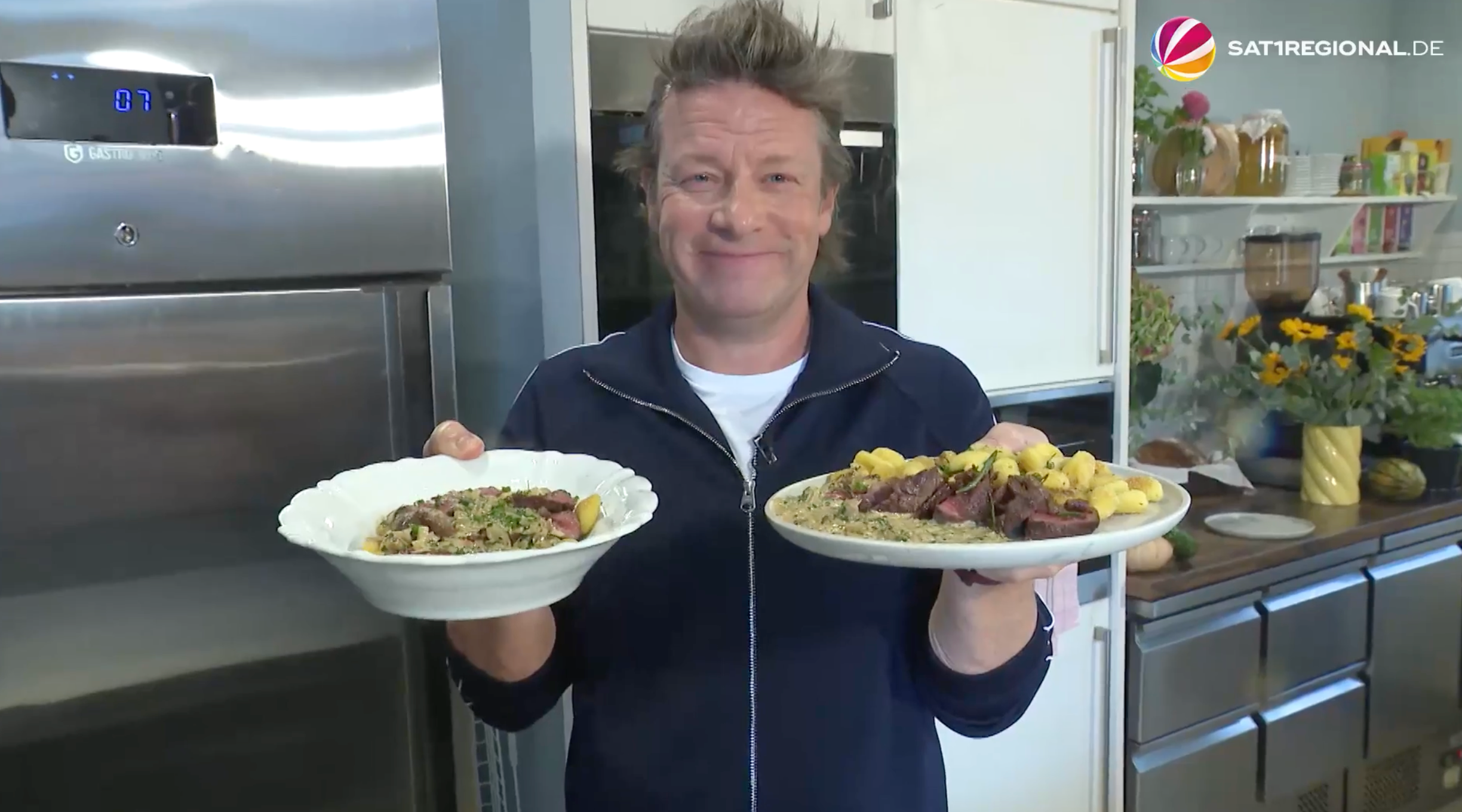 Video: Jamie Oliver in Hamburg: Starkoch zeigt 20-Minuten-Rezepte für den Alltag