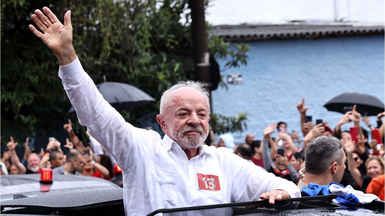 Video: Brasilien: Lula siegt, Bolsonaro will Wahl annullieren