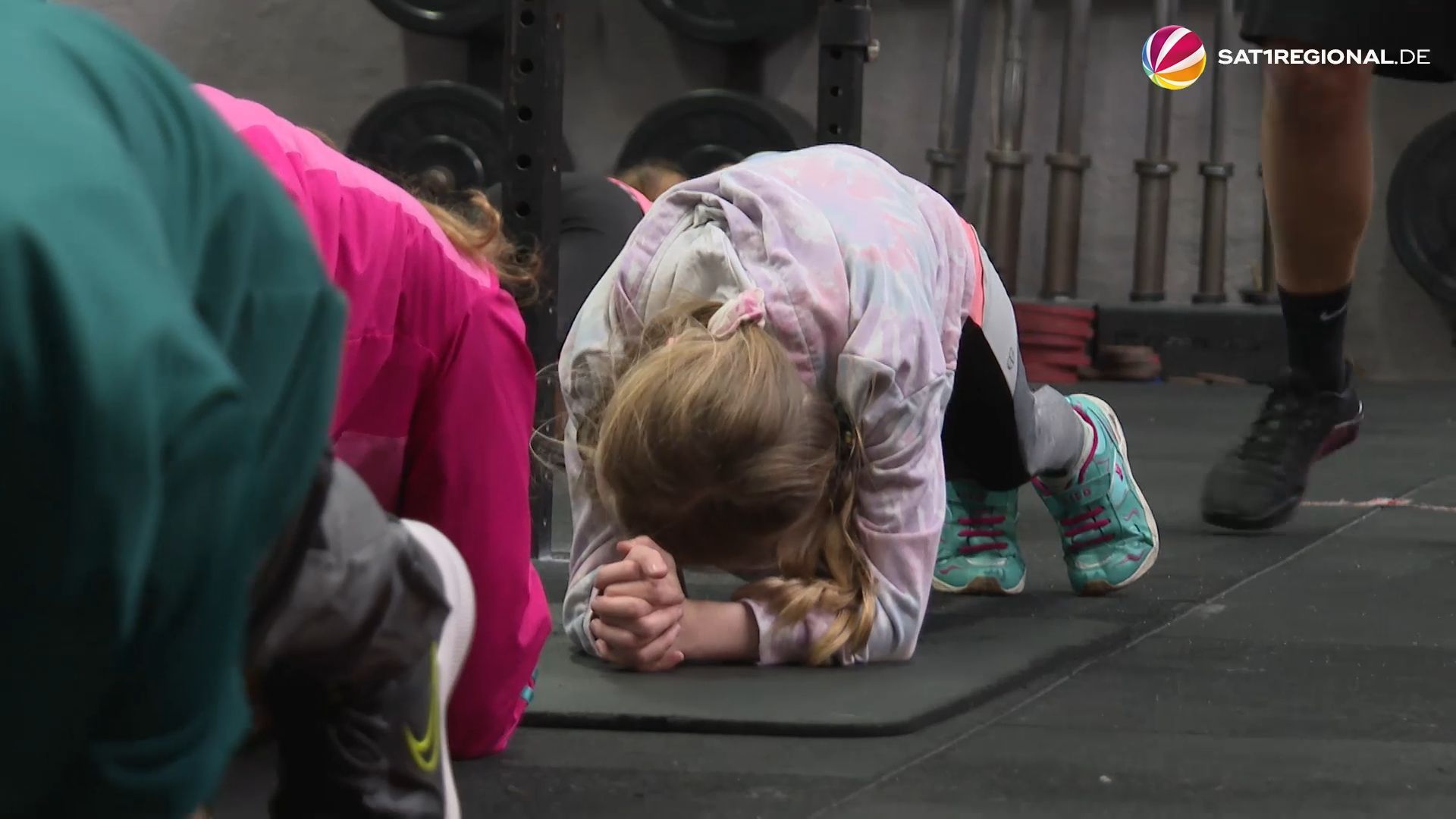 Crossfit workout: kids go to the limit at sport in Flensburg