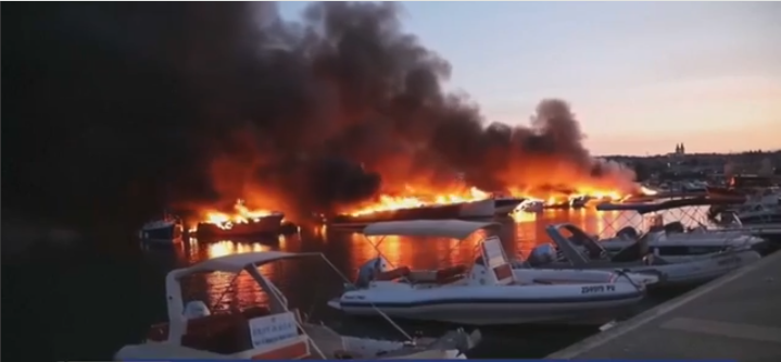 Großbrand nach Explosion in kroatischem Hafen