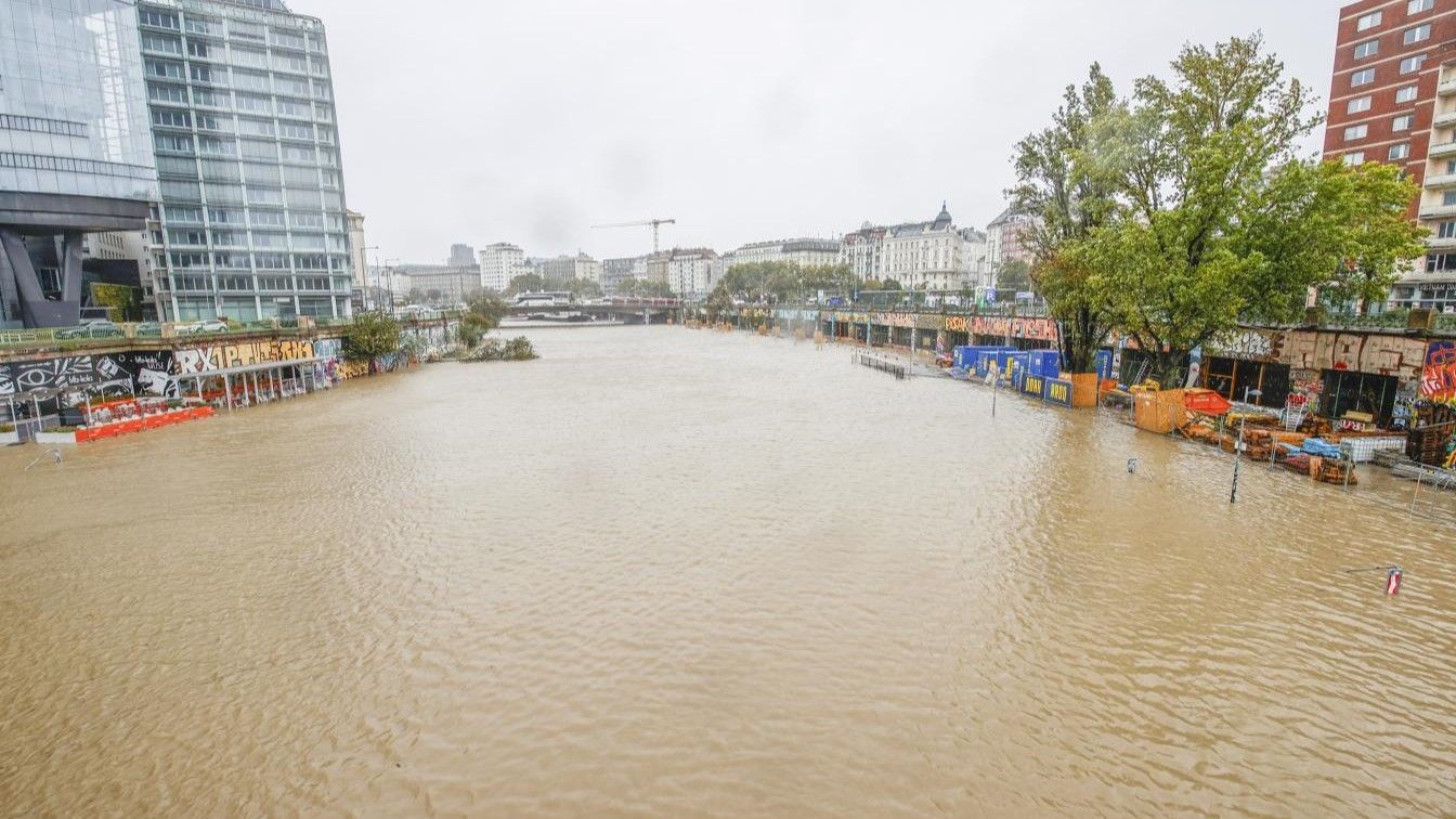 Regenmassen ließen Donaukanal überlaufen - Video