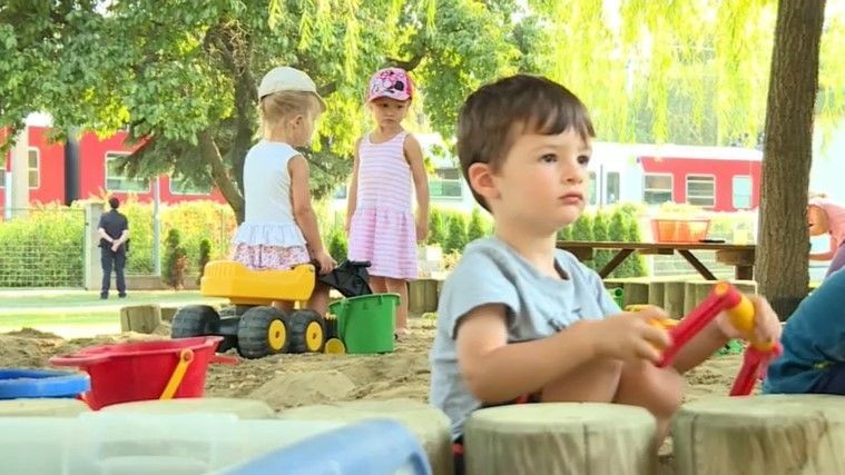 Video: Hunderte Elementarpädagog:innen fehlen in Wien