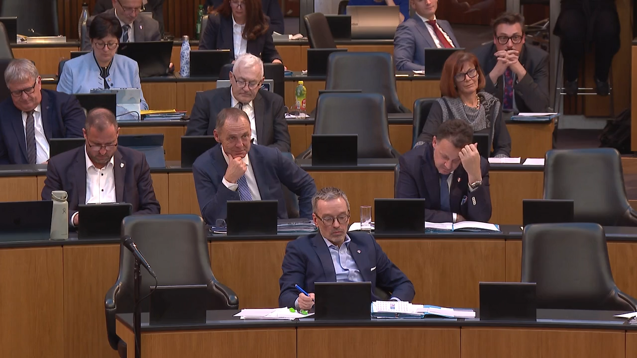 Video: Parlament: Schlagabtausch um Pensionen