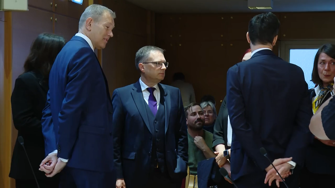 Video: Postenschacher-Prozess: Mehrheit für Wöginger-Rücktrit