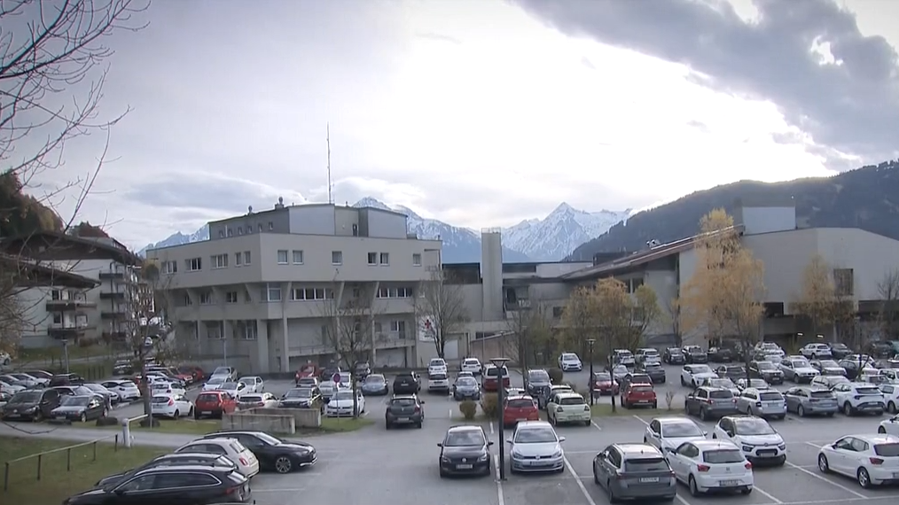 Video: Rettungskette versagt: Tod am Krankenhausparkplatz