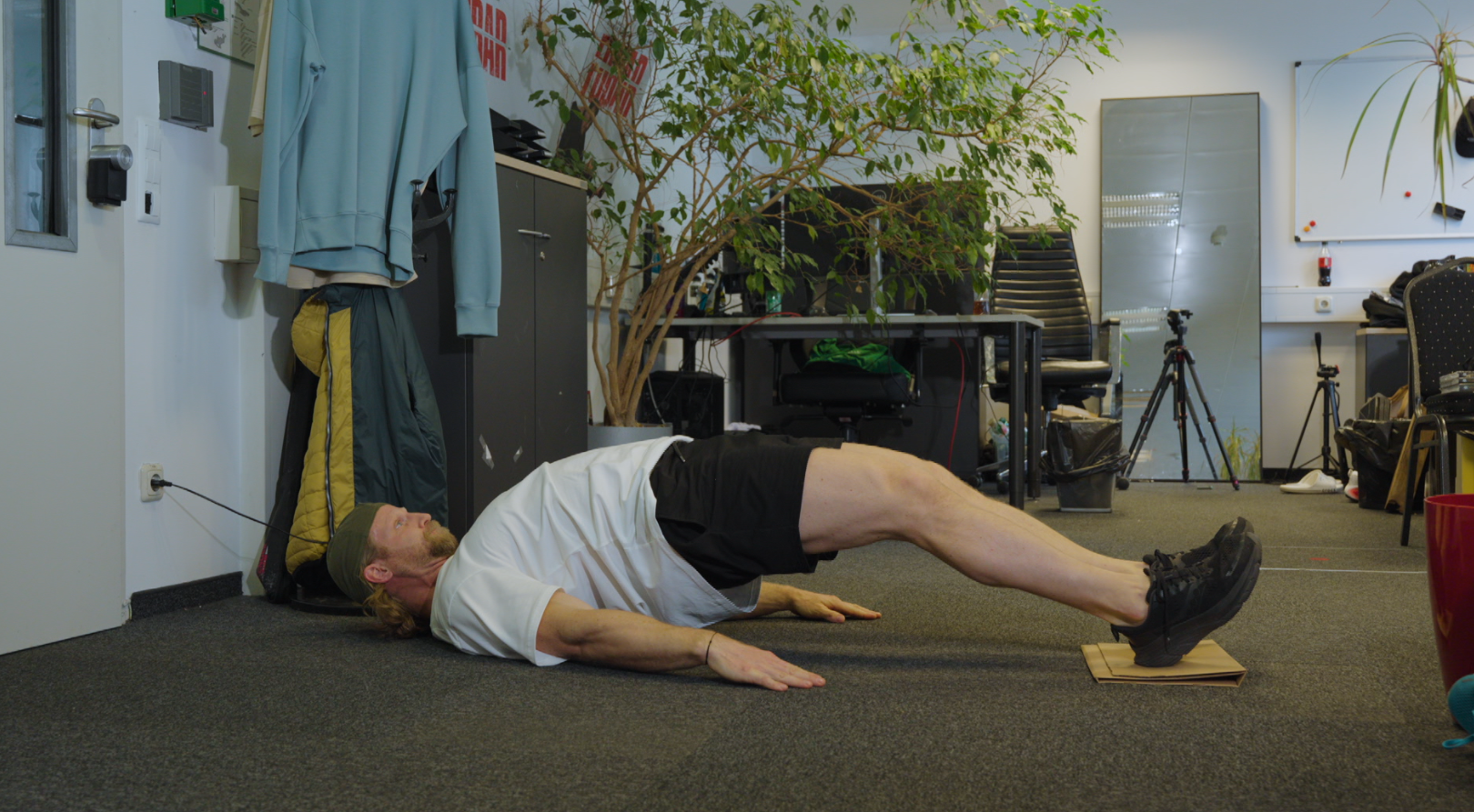 Video: Powerpause: "Anti-Sitz-Übungen" mit DASGYM.