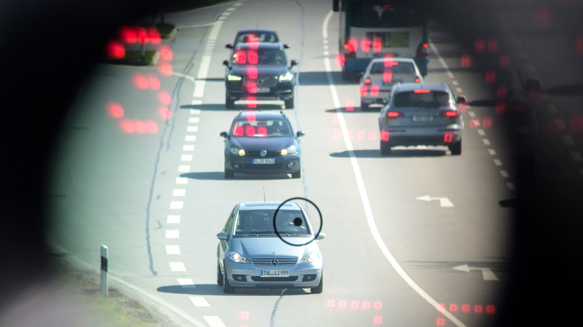 Video: Polizist verrät Blitzer: Prozess in Wels
