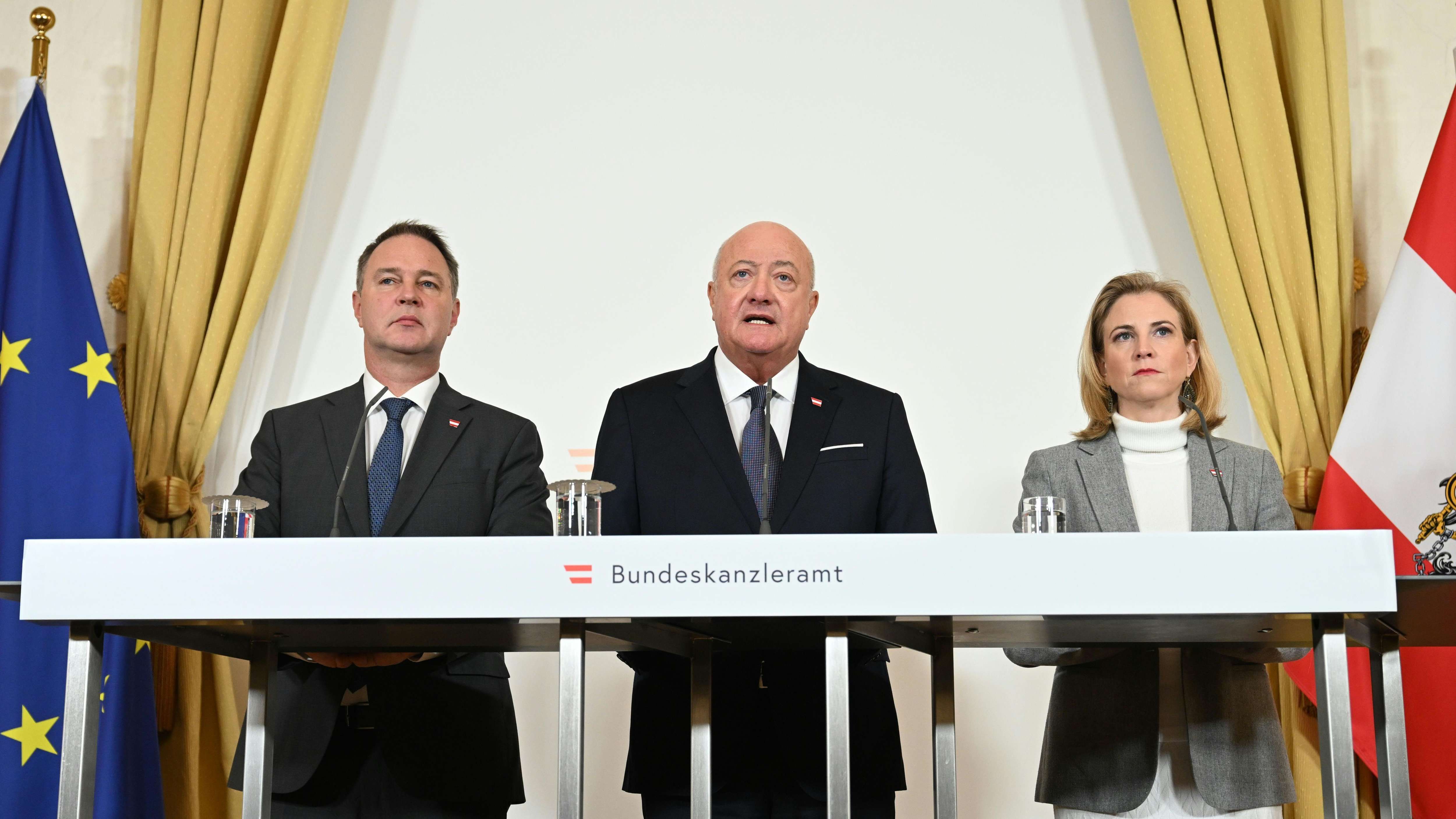 Video: Regierung zieht Bilanz: Koalition mit sich zufrieden