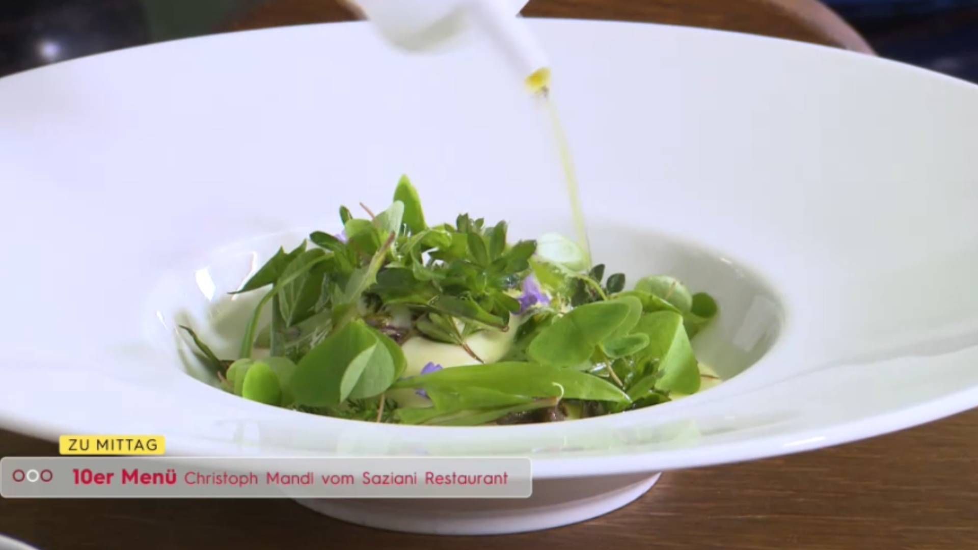 Video: Christoph Mandl kocht: Pochiertes Ei mit Kräutern