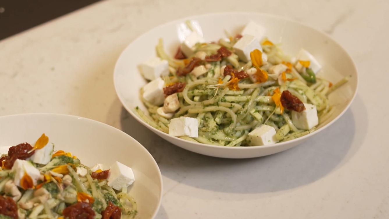 Video: 10er Menü: Spaghetti mit Basilikumpesto