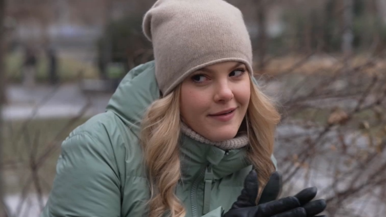 Video: Sozialexperiment Anmachsprüche: Springen Männer drauf an?