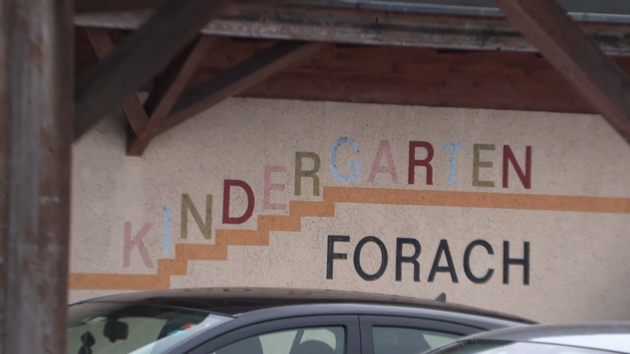 Video: Dornbirn: Leiche lehnt an Kindergarten