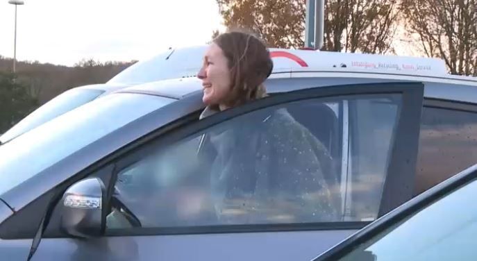 Klimablockade: Weinende Mutter fleht Aktivisten an, sie durchzulassen